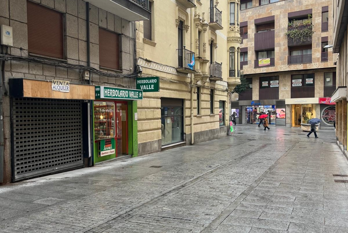 LOCAL JUNTO CALLE TORO
