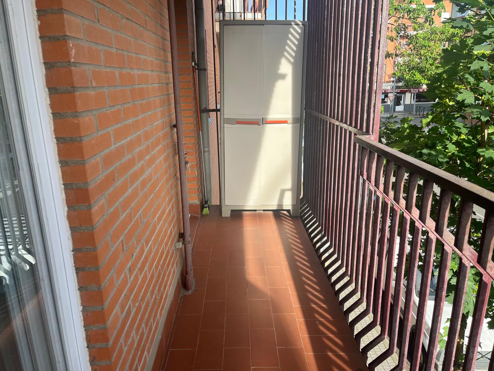PISO EN ALQUIILER SALAS BAJAS