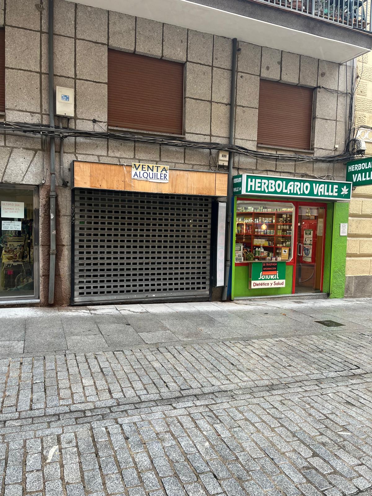 LOCAL JUNTO CALLE TORO