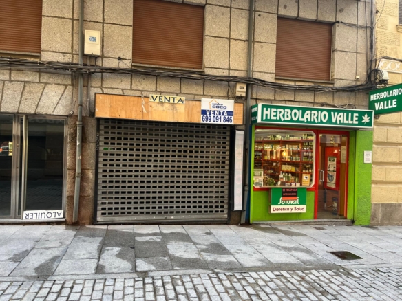 LOCAL JUNTO CALLE TORO