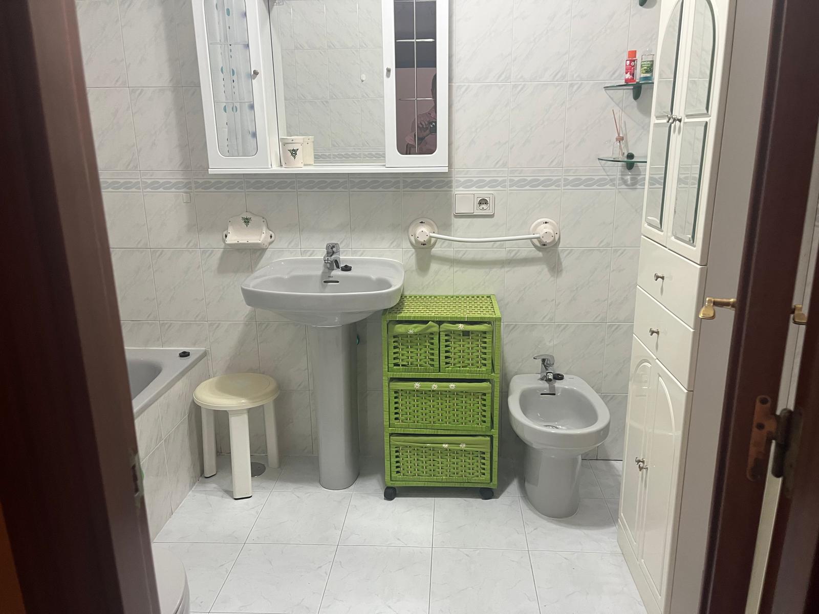 PISO EN ALQUIILER SALAS BAJAS