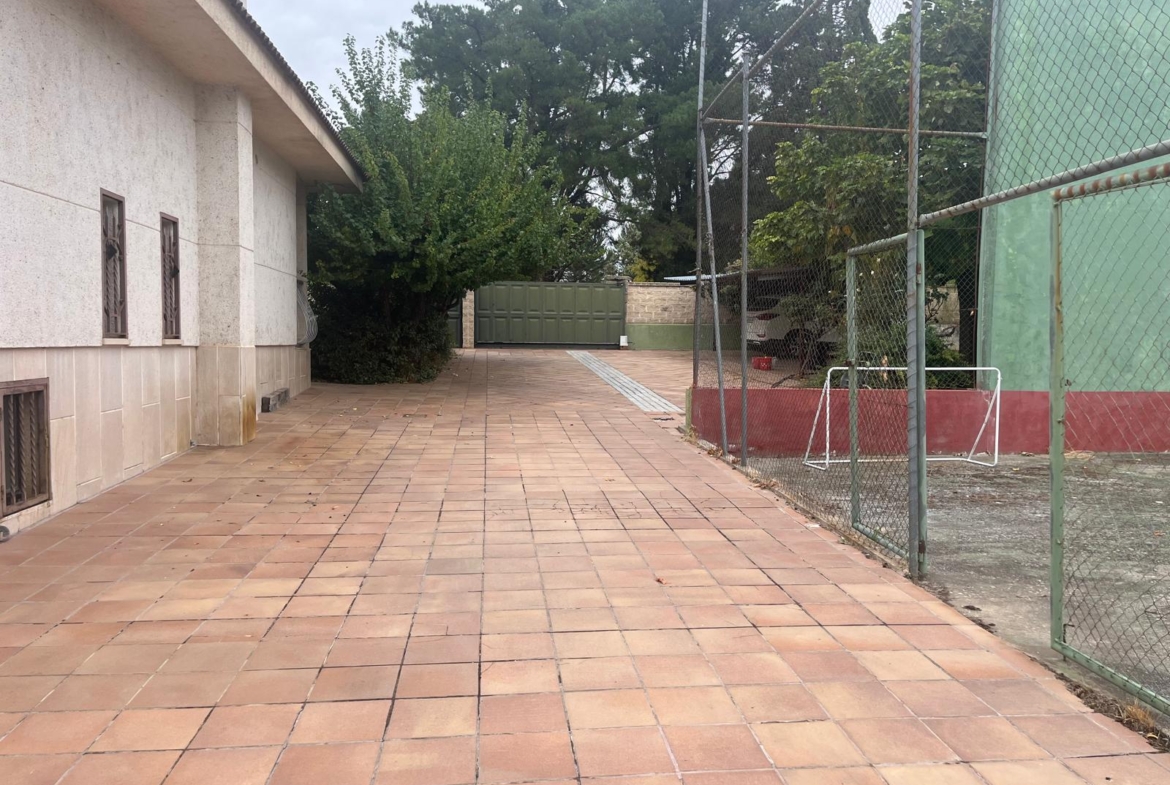 Chalet en Urbanizacion los Almendros ( Villamayor)