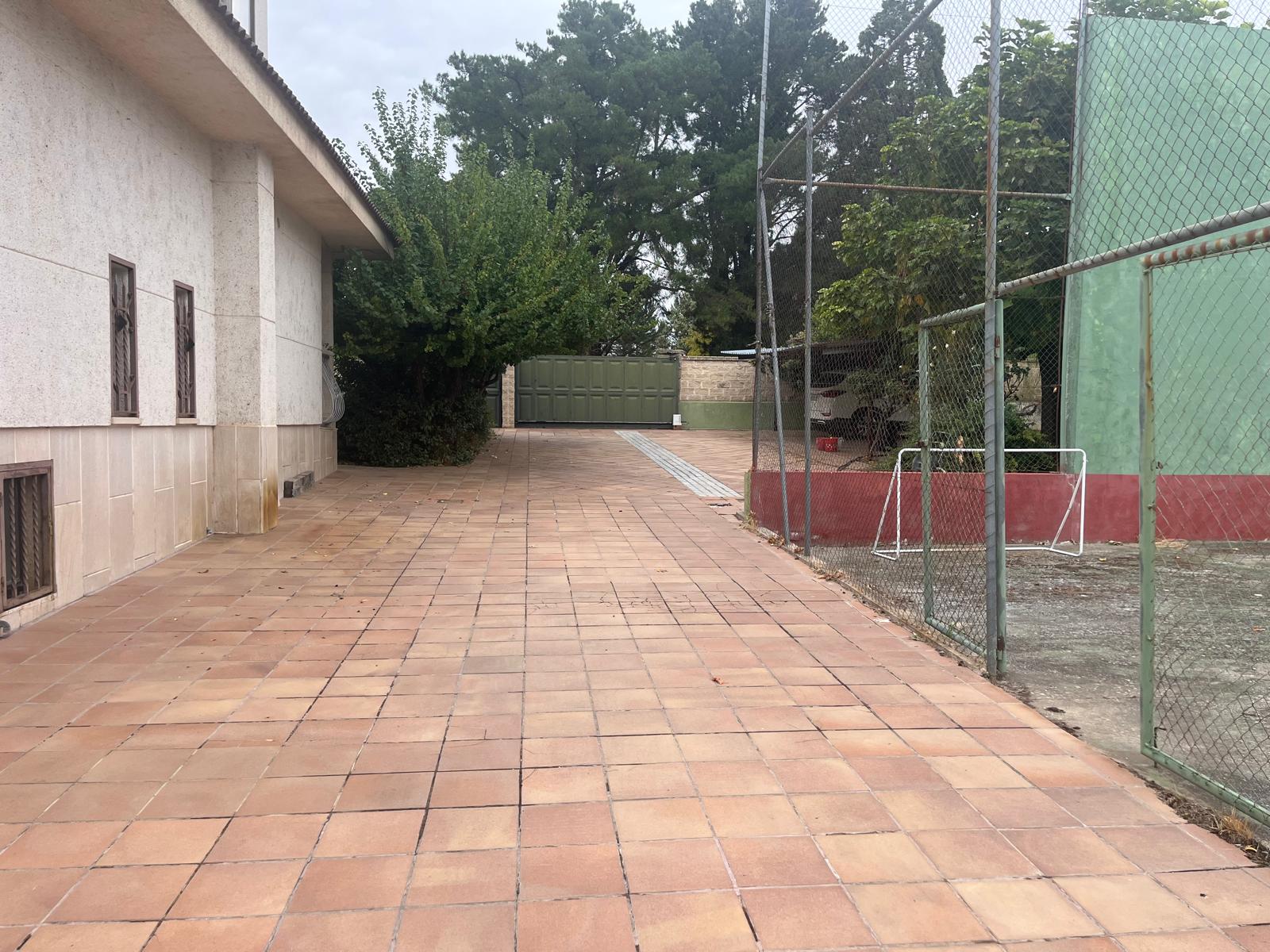 19208f36-884c-4525-89cd-40b398373120 Chalet en Urbanizacion los Almendros ( Villamayor)