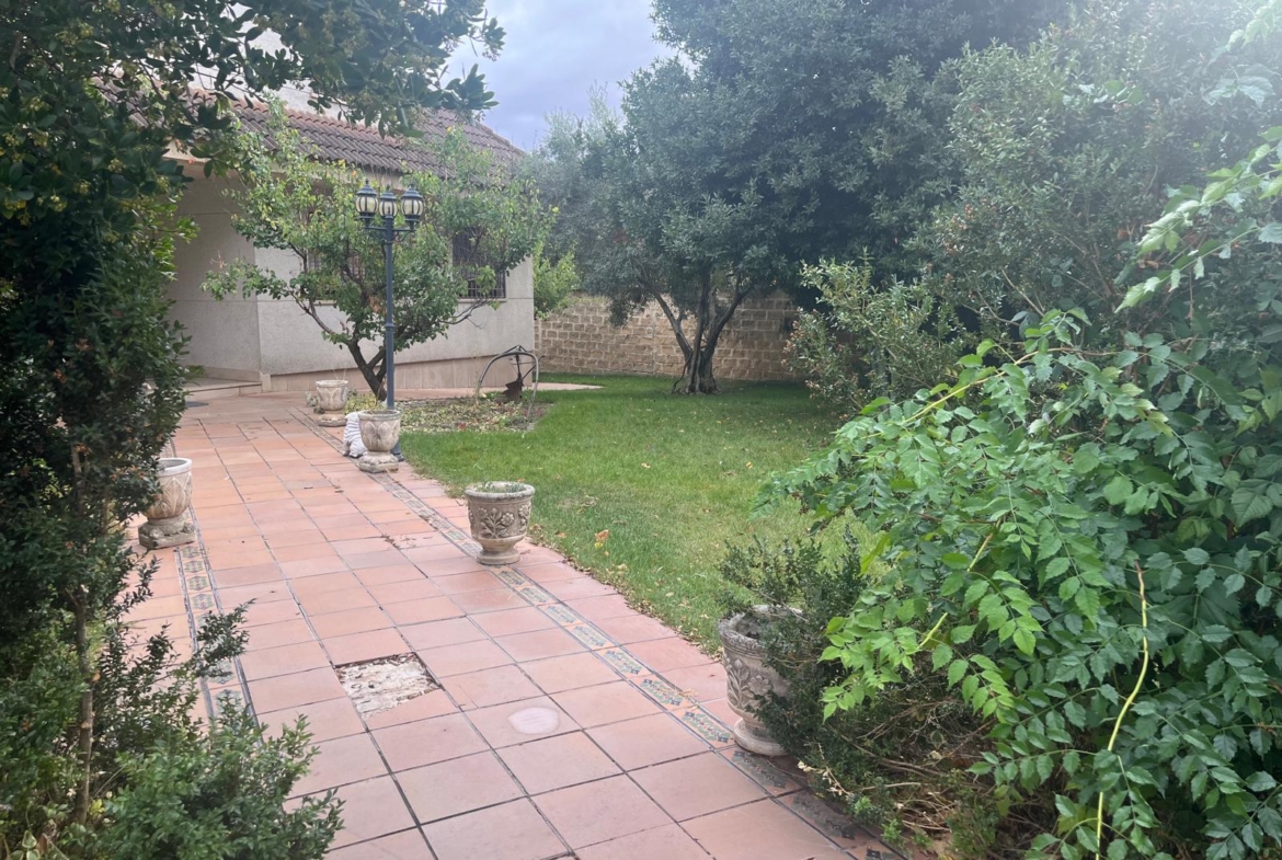 Chalet en Urbanizacion los Almendros ( Villamayor)