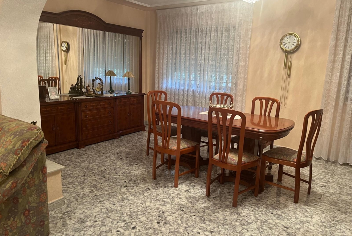 Chalet en Urbanizacion los Almendros ( Villamayor)