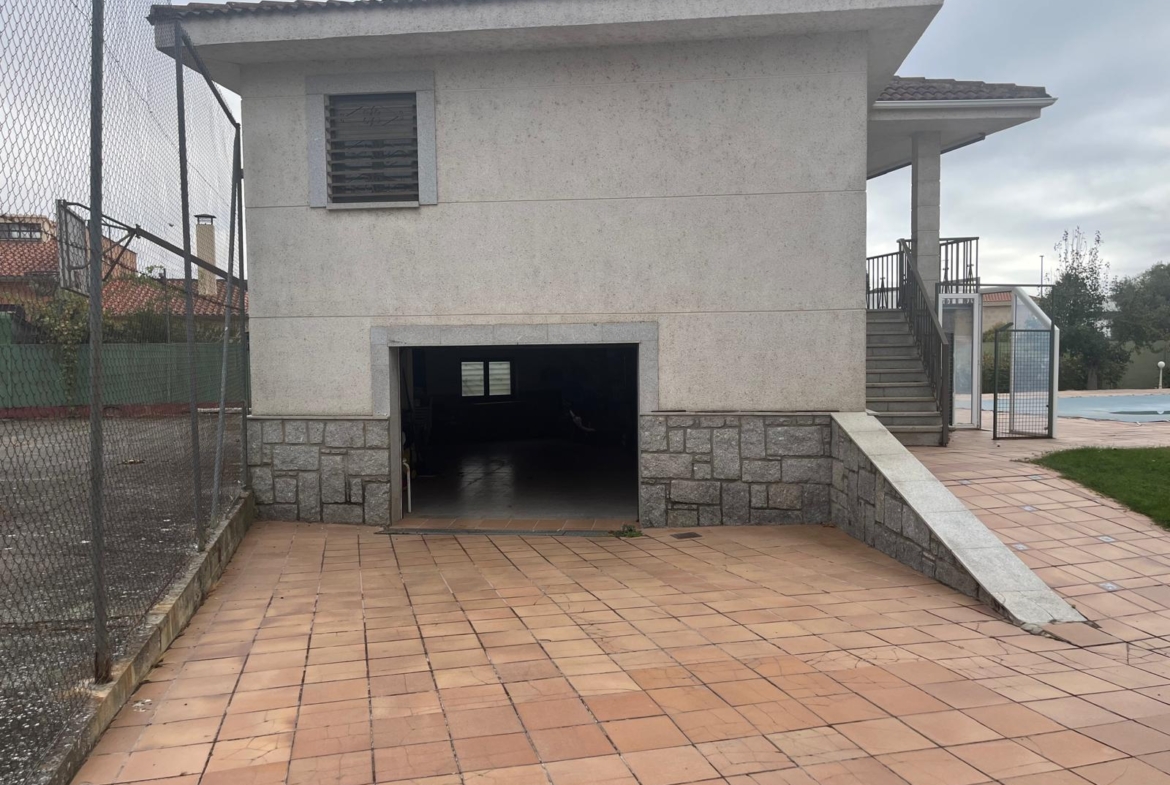 Chalet en Urbanizacion los Almendros ( Villamayor)