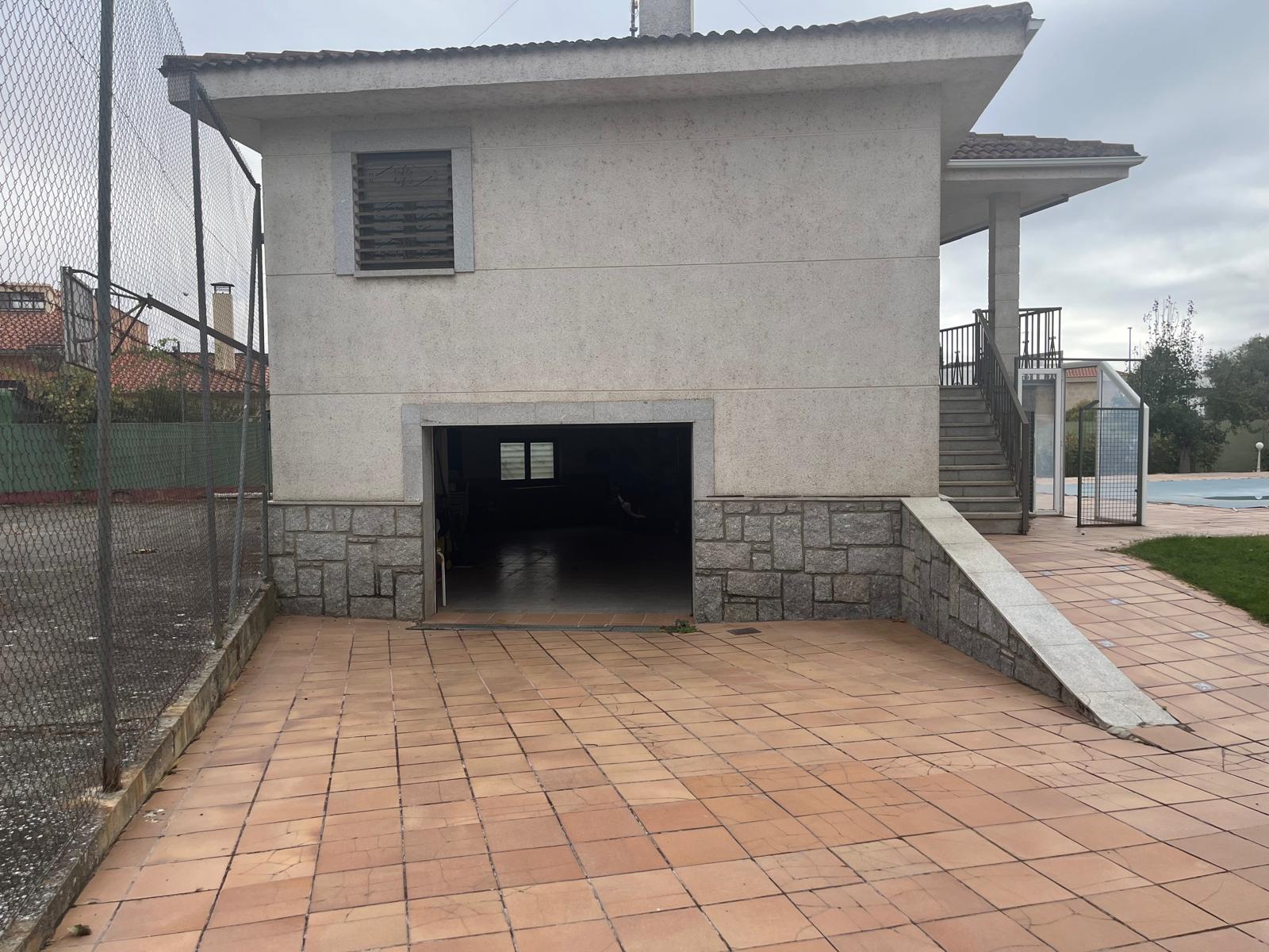 33461d02-03fb-4716-b564-dc656373ad12 Chalet en Urbanizacion los Almendros ( Villamayor)