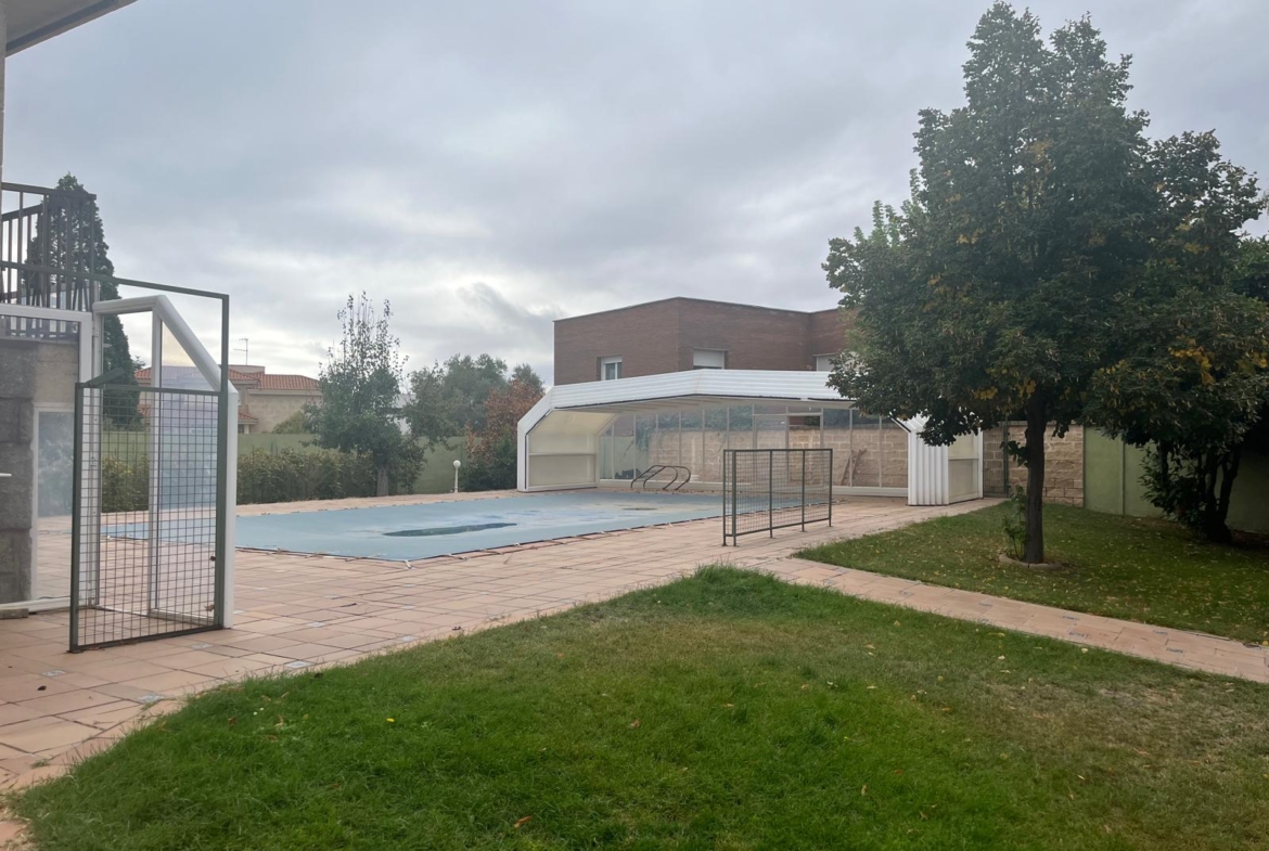 Chalet en Urbanizacion los Almendros ( Villamayor)