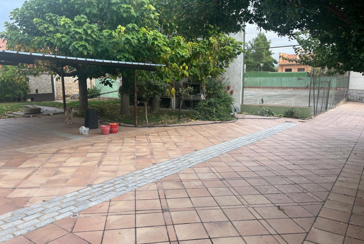 Chalet en Urbanizacion los Almendros ( Villamayor)