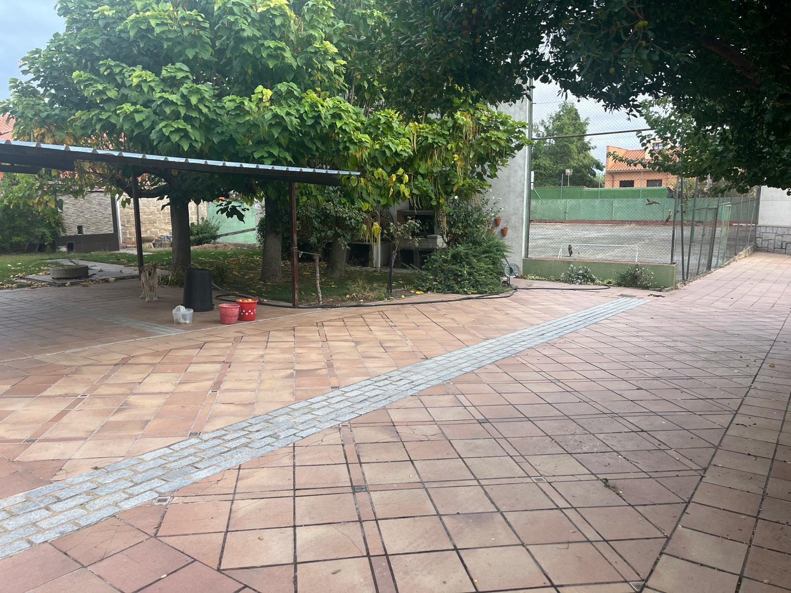 60b5b352-a7d2-4a10-9f81-700a9931509b Chalet en Urbanizacion los Almendros ( Villamayor)