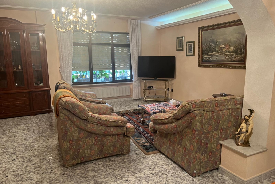 Chalet en Urbanizacion los Almendros ( Villamayor)