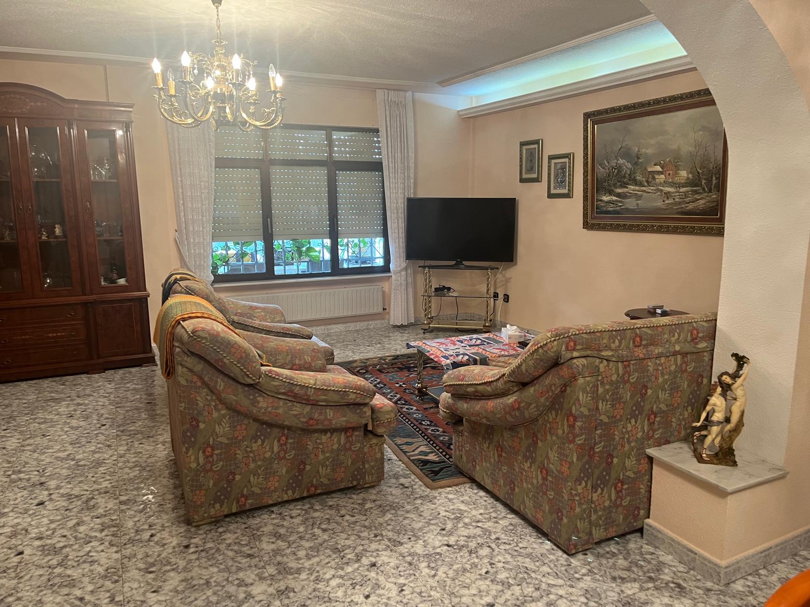 71023977-a2ce-4e8e-8723-8709d4c4bce7 Chalet en Urbanizacion los Almendros ( Villamayor)