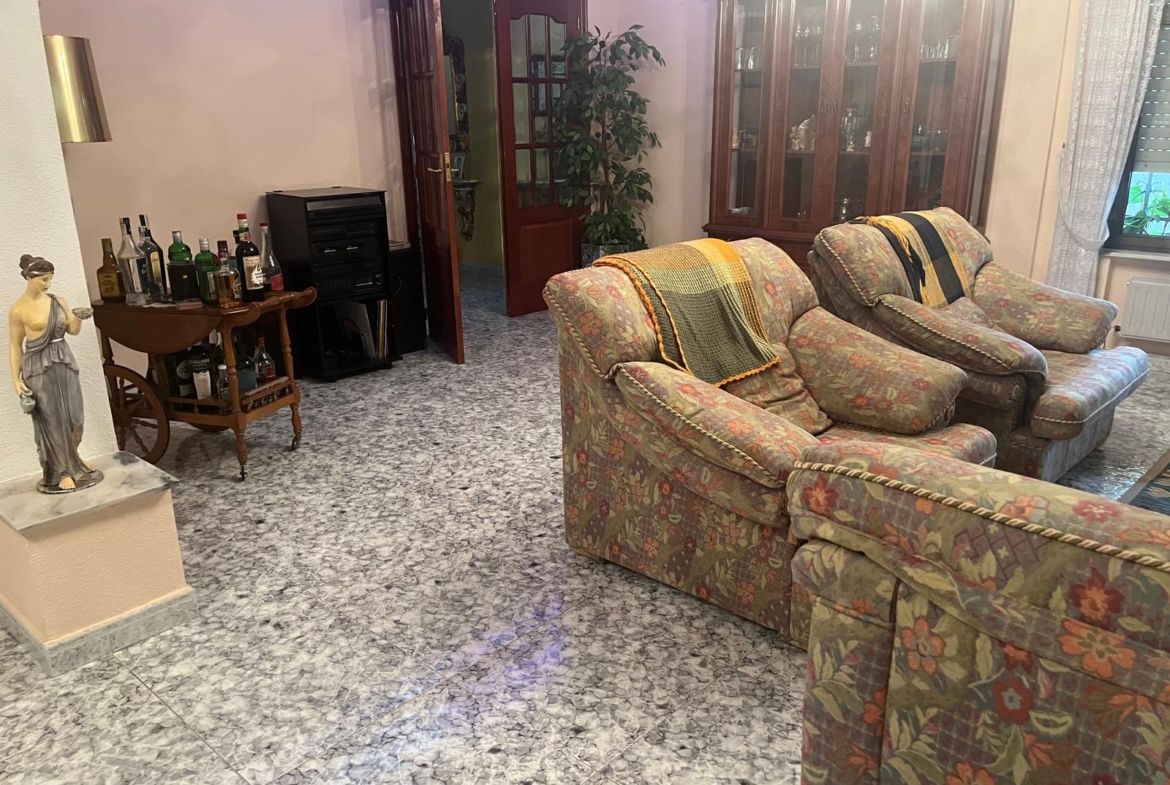 Chalet en Urbanizacion los Almendros ( Villamayor)