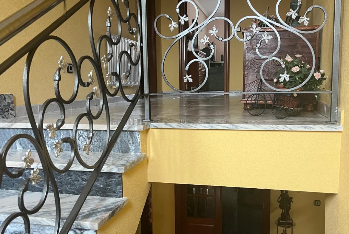 Chalet en Urbanizacion los Almendros ( Villamayor)