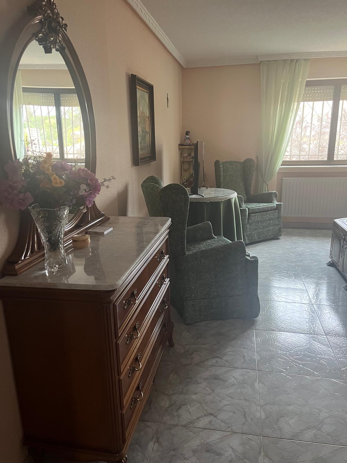 7d06c019-6994-4abb-ad8d-c9dcbd3b50f6 Chalet en Urbanizacion los Almendros ( Villamayor)