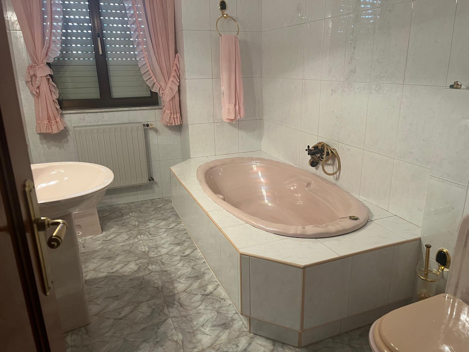 7eb4dba6-d2a6-487e-9fba-4b3d3f312c79 Chalet en Urbanizacion los Almendros ( Villamayor)