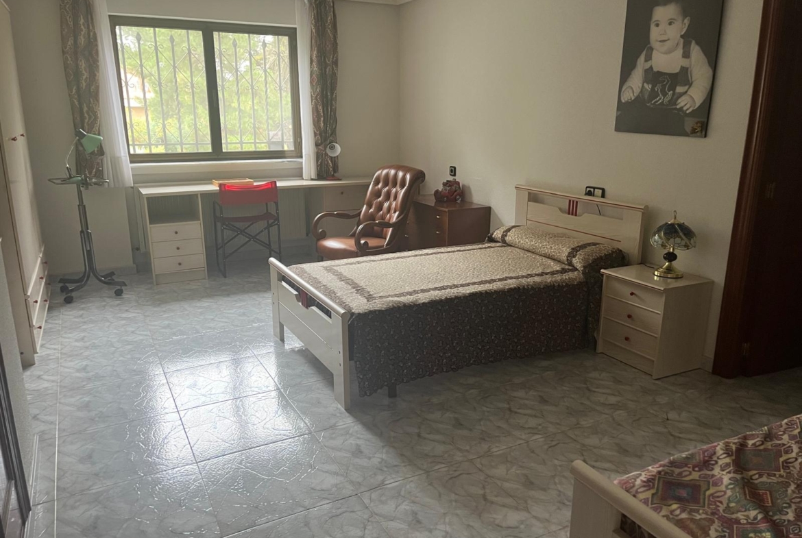 Chalet en Urbanizacion los Almendros ( Villamayor)
