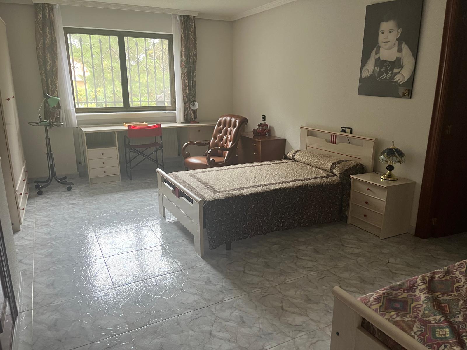 891370fc-594f-4a3e-9134-a598557cb852 Chalet en Urbanizacion los Almendros ( Villamayor)