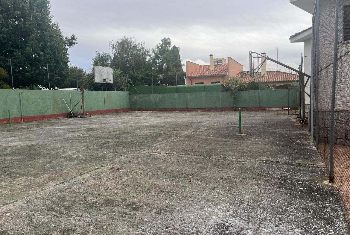 Chalet en Urbanizacion los Almendros ( Villamayor)