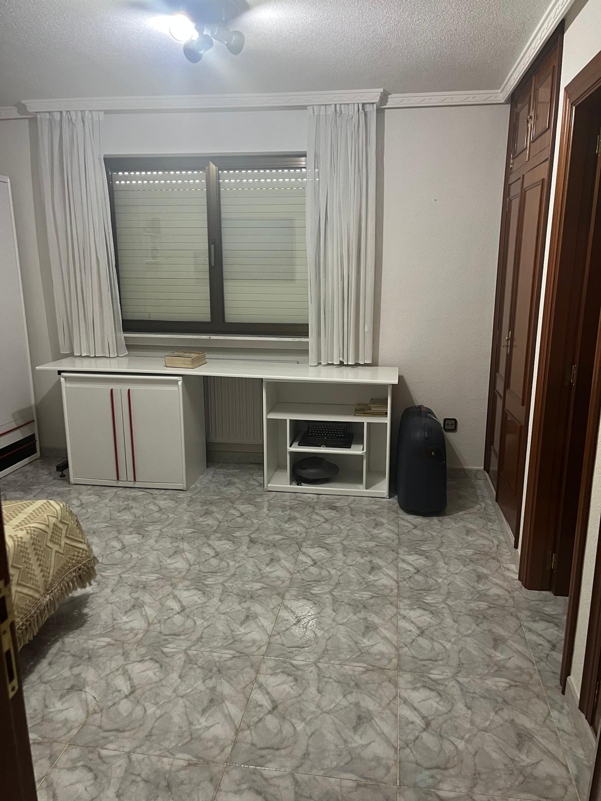 a8edbaed-c378-48ac-ba2f-3476a6bac755 Chalet en Urbanizacion los Almendros ( Villamayor)