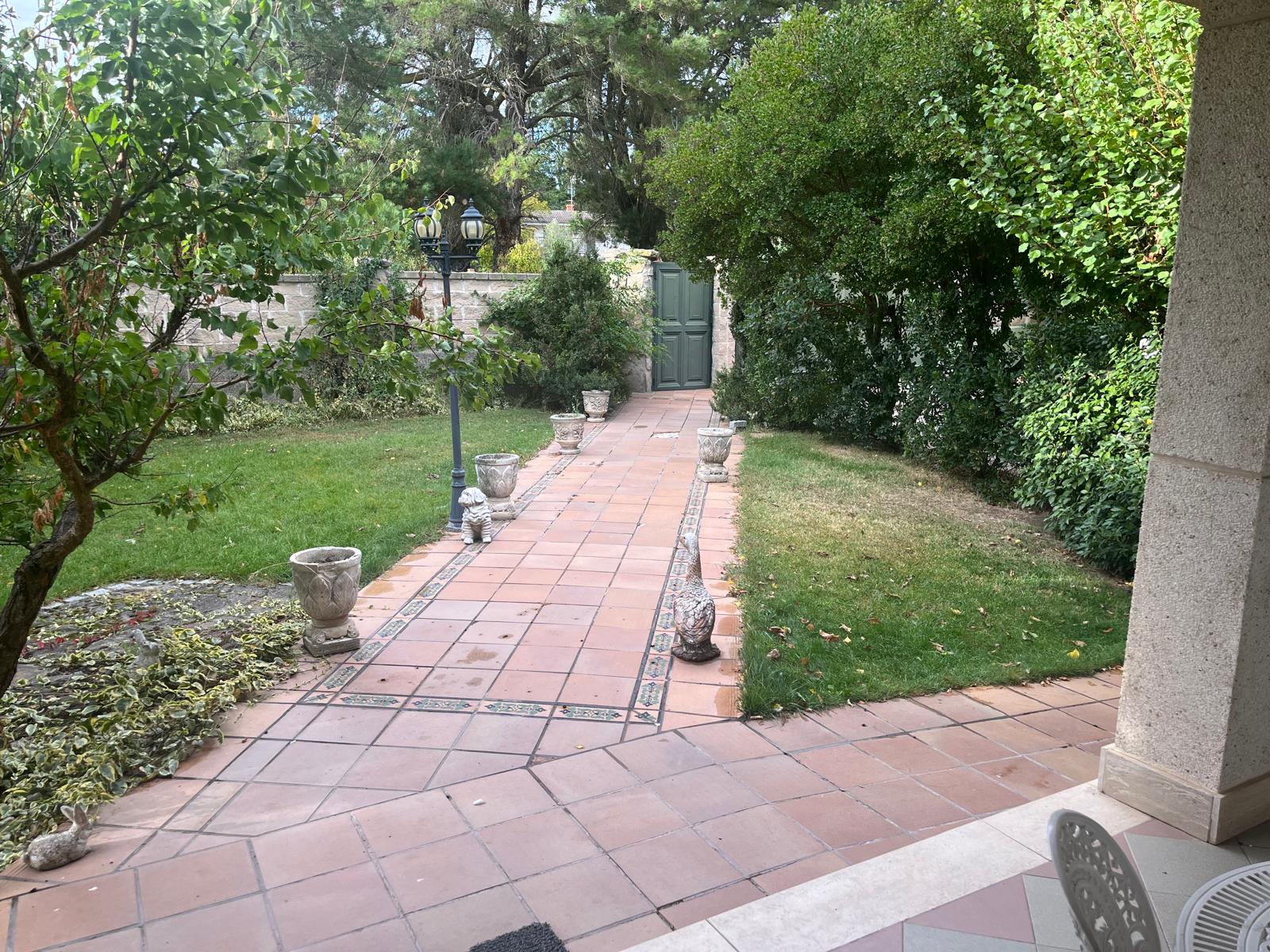aa2c5928-50f4-4acb-a552-0e10b90ec7d2 Chalet en Urbanizacion los Almendros ( Villamayor)