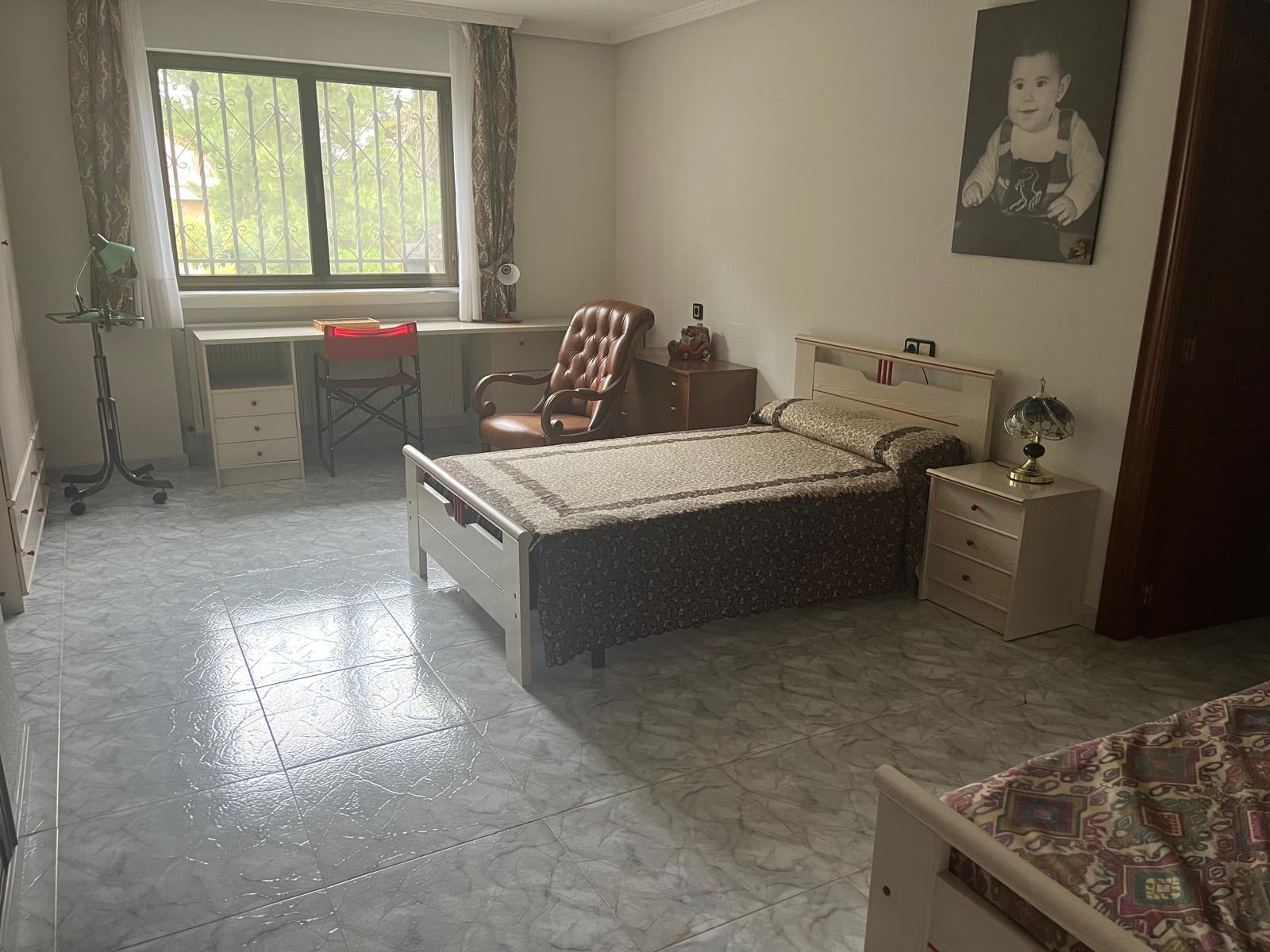 b331fcc5-71dd-43df-90d8-0adbea18daa9 Chalet en Urbanizacion los Almendros ( Villamayor)