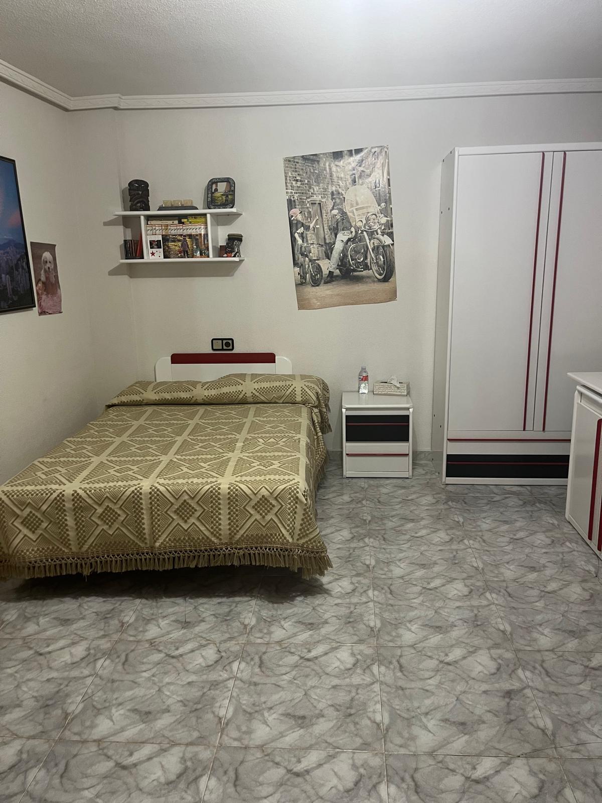 b996c576-7a59-469b-8cd8-a3fa158359d9 Chalet en Urbanizacion los Almendros ( Villamayor)
