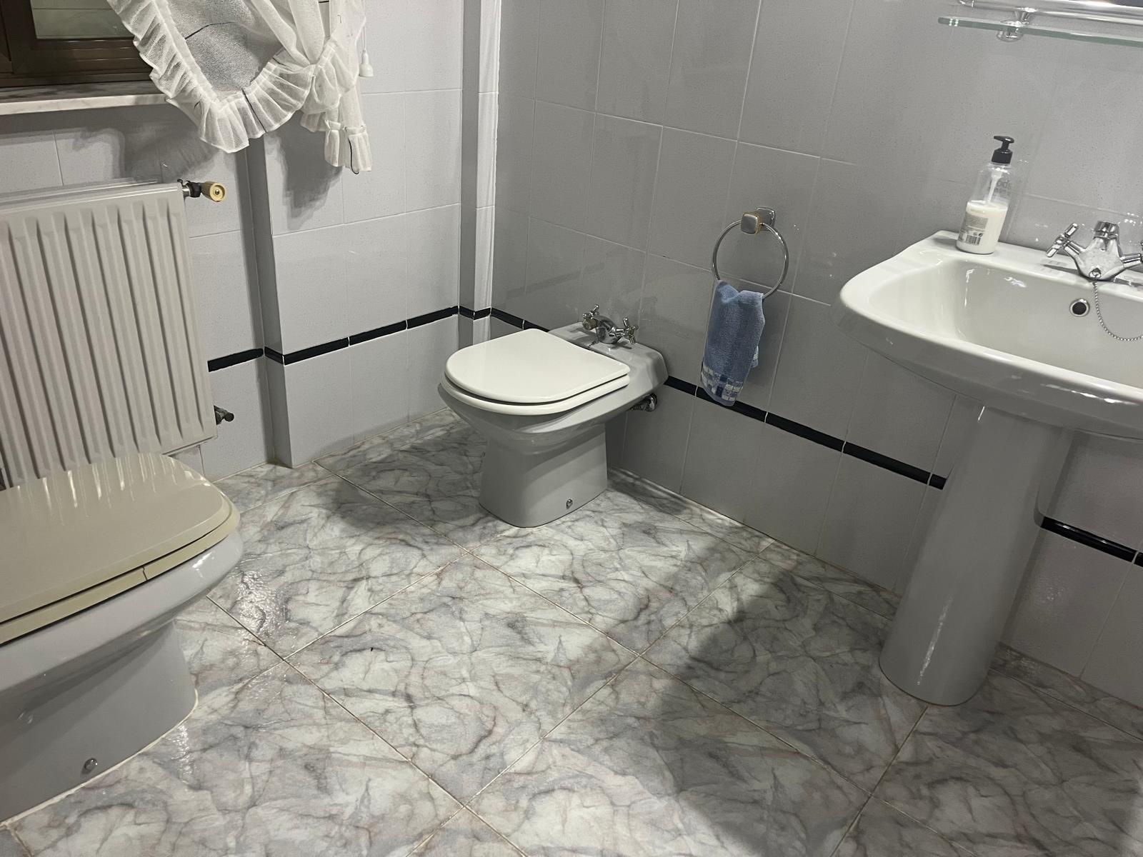 c8597177-deb2-419e-843b-eeab0f146c43 Chalet en Urbanizacion los Almendros ( Villamayor)