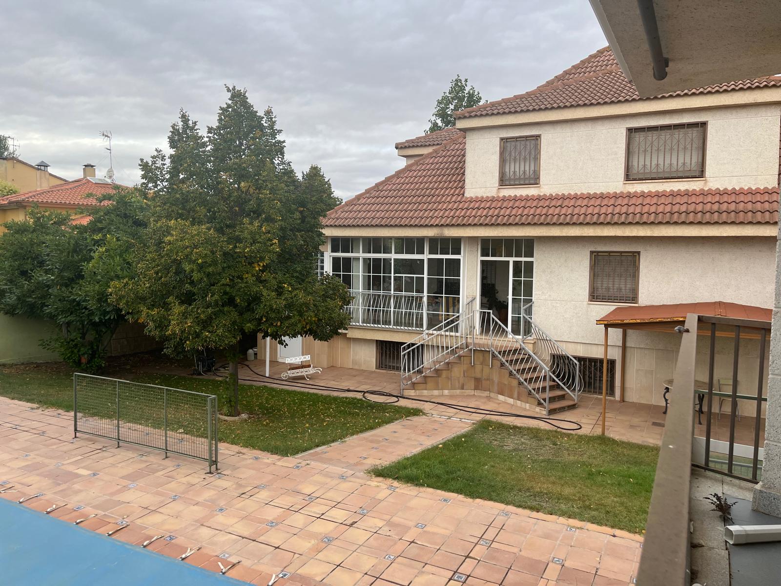 d5b6c1fa-6200-41d5-a929-8db66bcff6e1 Chalet en Urbanizacion los Almendros ( Villamayor)