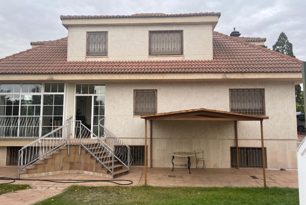 Chalet en Urbanizacion los Almendros ( Villamayor)