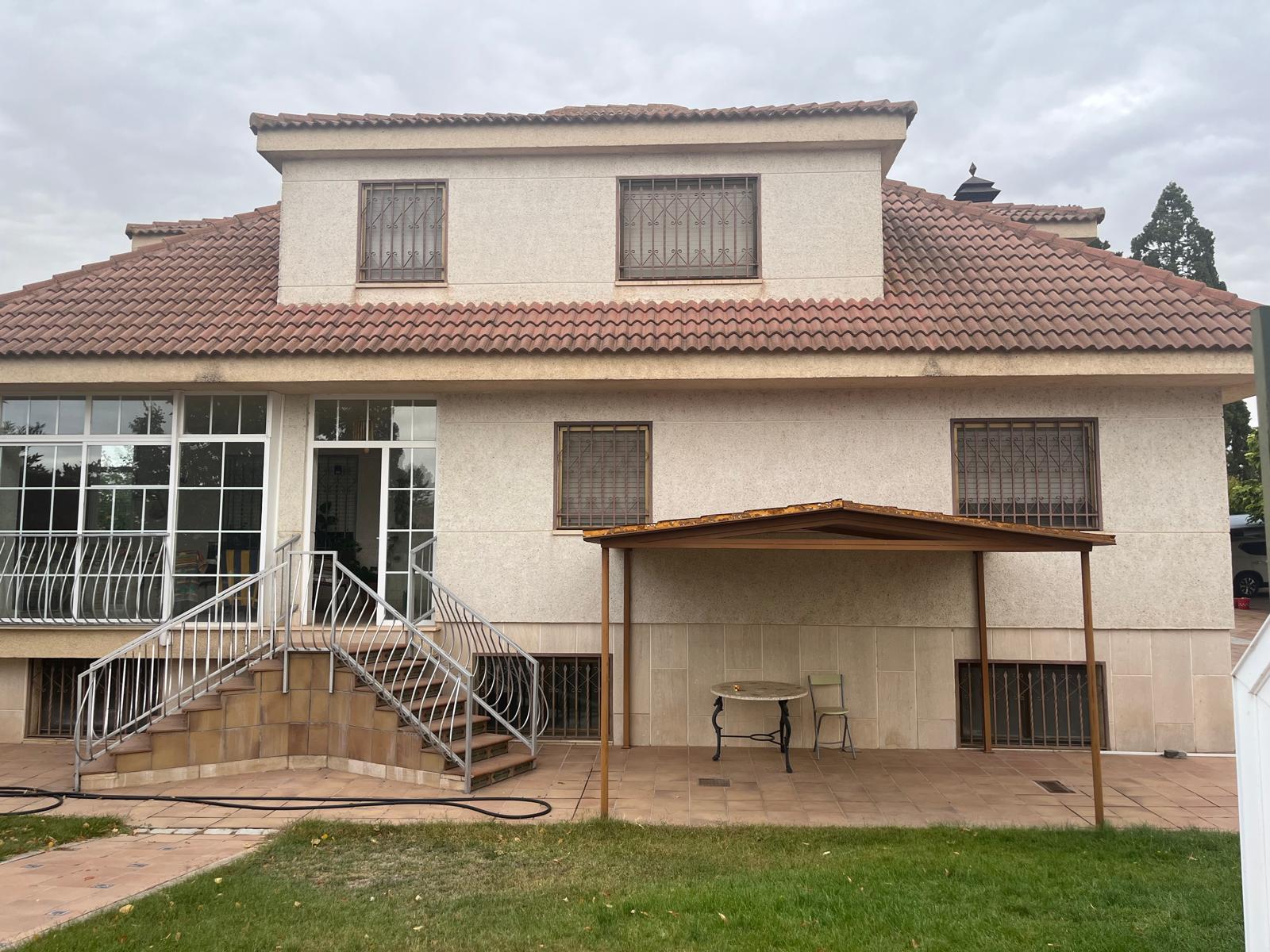 e439eead-227b-4ecb-aa29-1db8c94f90d0 Chalet en Urbanizacion los Almendros ( Villamayor)