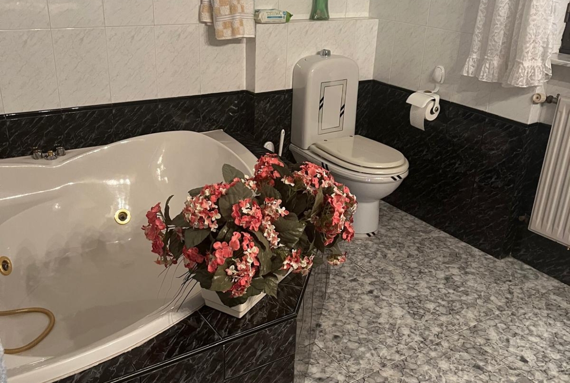 Chalet en Urbanizacion los Almendros ( Villamayor)
