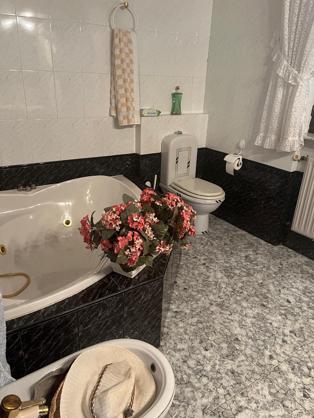 ea448c67-c847-44ce-9b38-711020d1e4a9 Chalet en Urbanizacion los Almendros ( Villamayor)