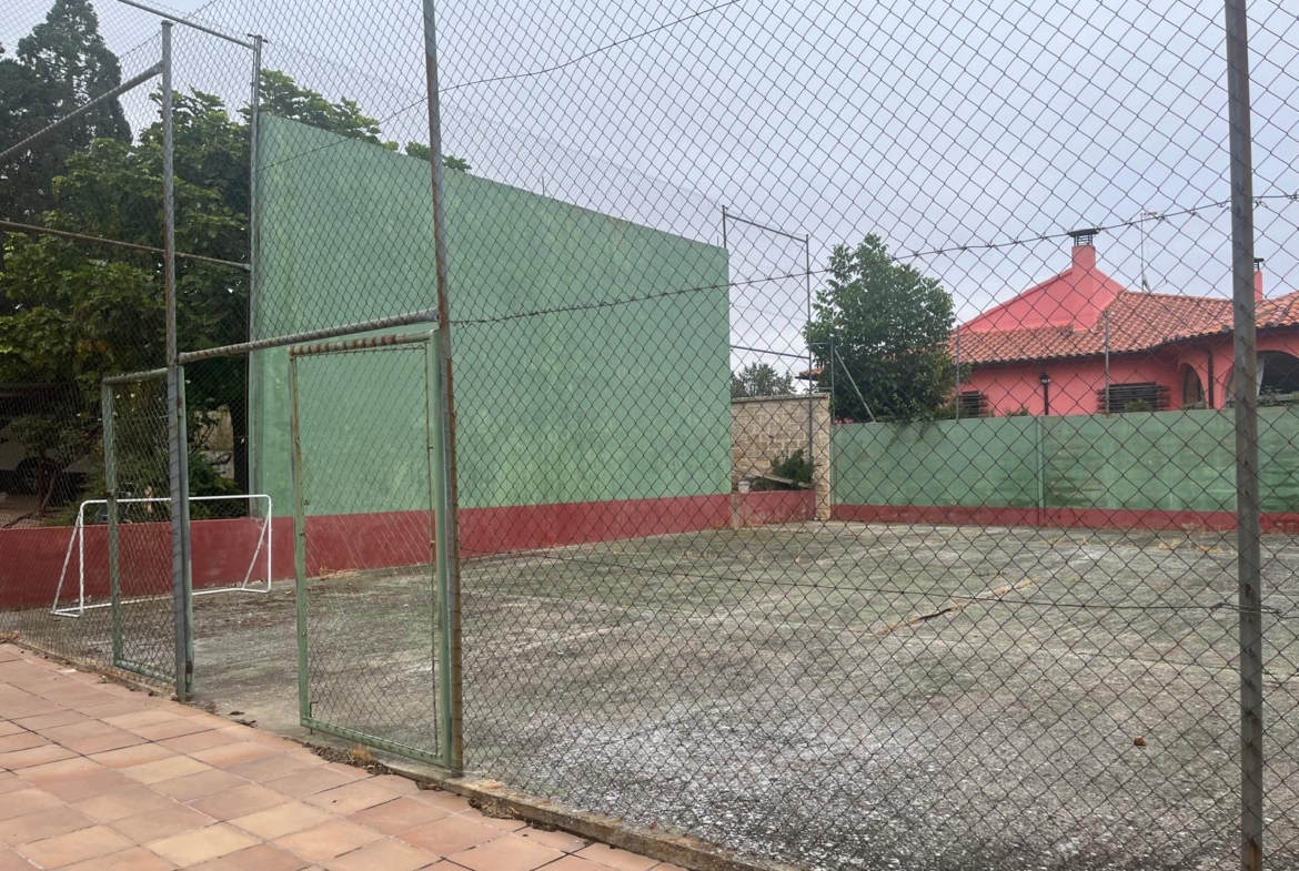 Chalet en Urbanizacion los Almendros ( Villamayor)