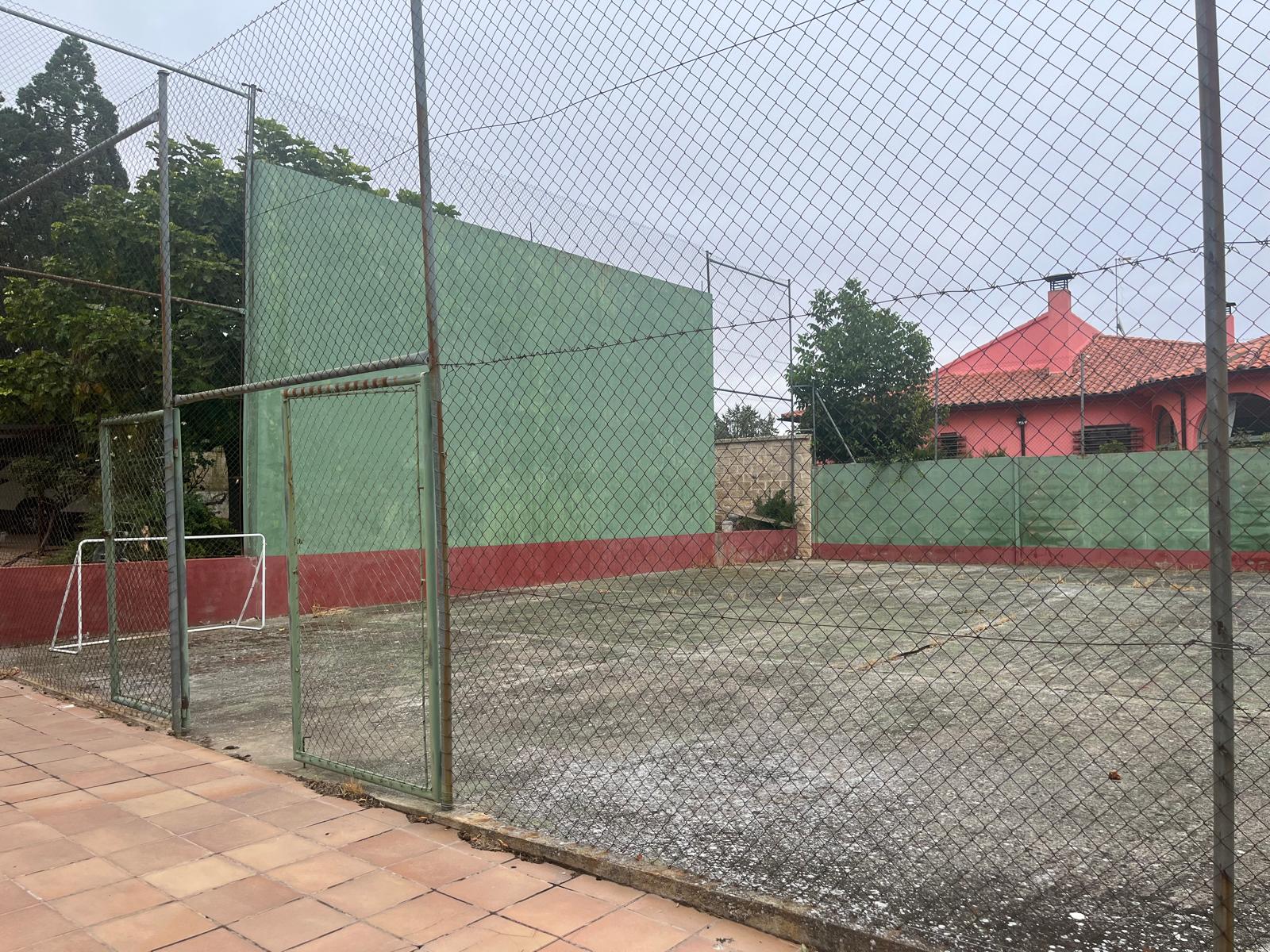 ee1d9057-7564-4978-b2b4-1610d57bc7e7 Chalet en Urbanizacion los Almendros ( Villamayor)
