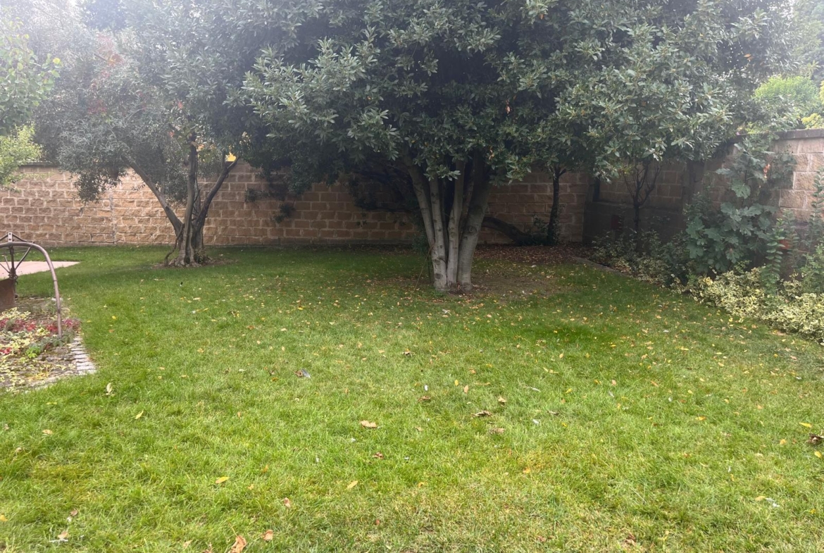 Chalet en Urbanizacion los Almendros ( Villamayor)